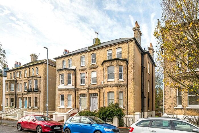2 Bedroom Flat To Rent In Wilbury Road, Hove, Sussex, BN3