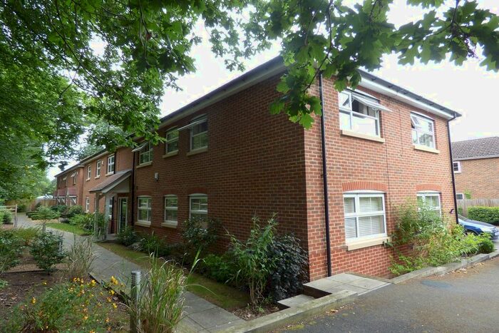2 Bedroom Flat To Rent In California Place, Finchampstead, Wokingham, RG40