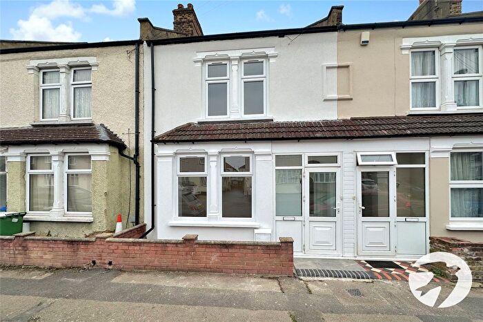 3 Bedroom Terraced House For Sale In Warwick Road, Welling, Kent, DA16