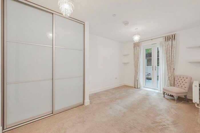 2 Bedroom Flat For Sale In Eden Place, Oxted, RH8