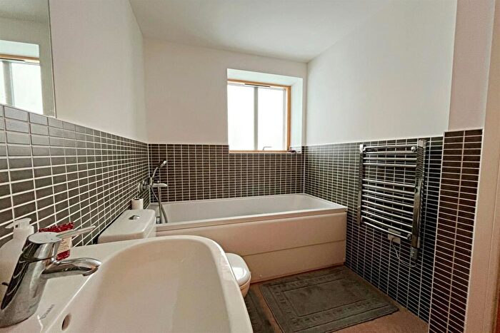 2 Bedroom Flat To Rent In Boscombe Spa, BH5
