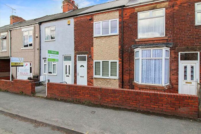 2 Bedroom House To Rent In Top Road, Calow, S44