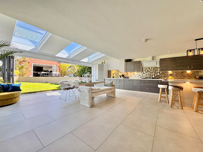 4 Bedroom Detached House For Sale In Leamington Spa, Extended, Gym - Ready Buyers Only, CV33