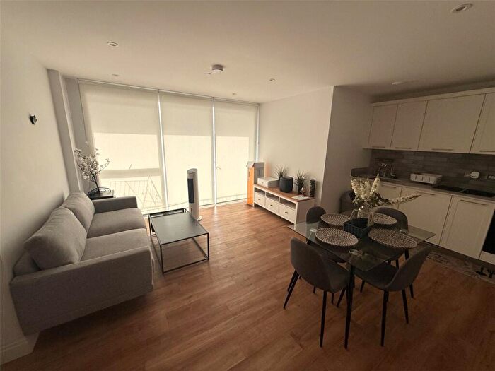2 Bedroom Flat To Rent In Palmer Street, Reading, Berkshire, RG1