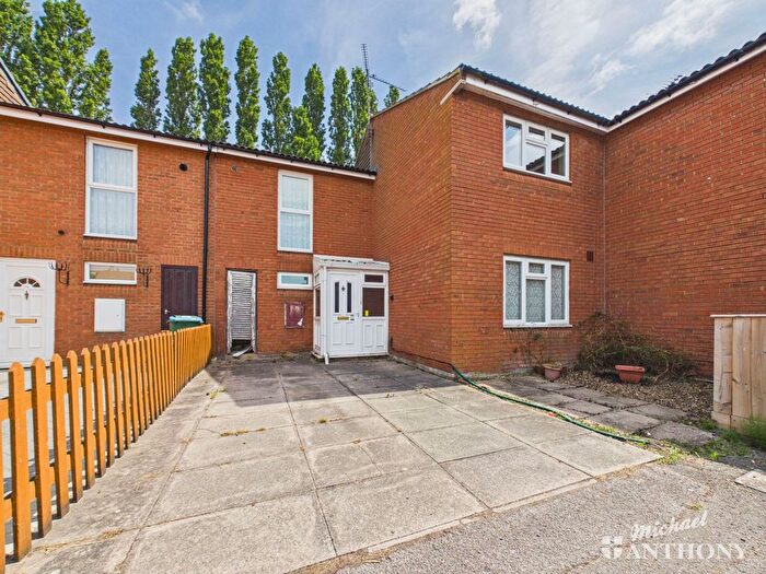 3 Bedroom Terraced House For Sale In Hamble Drive, Aylesbury, HP21