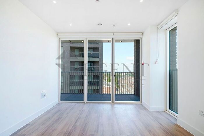 1 Bedroom Flat To Rent In Silverleaf House, Heartwood Boulevard, W3