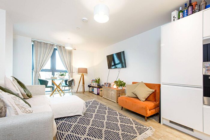 1 Bedroom Flat For Sale In Lakeside Drive, Park Royal, London, NW10