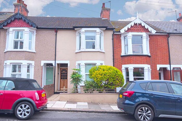 3 Bedroom Character Property For Sale In Falkland Road, Barnet, EN5