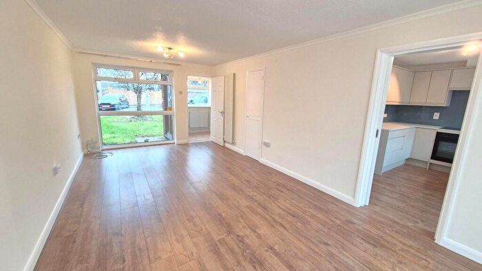 4 Bedroom End Of Terrace House To Rent In Salters Way, Dunstable, LU6