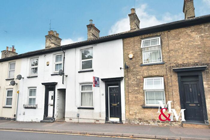 3 Bedroom Terraced House To Rent In Stoke Road, LU7