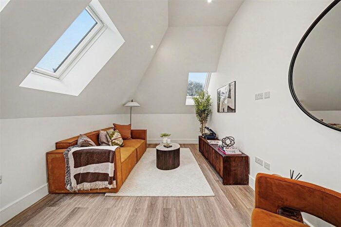 1 Bedroom Flat For Sale In Caspian House, Chase Side, Southgate, N14