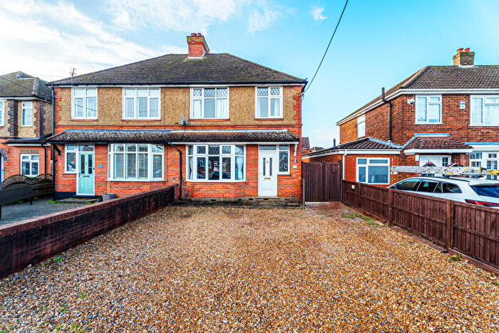 3 Bedroom Semi-Detached House For Sale In Manor Road, Caddington, Luton, Bedfordshire, LU1