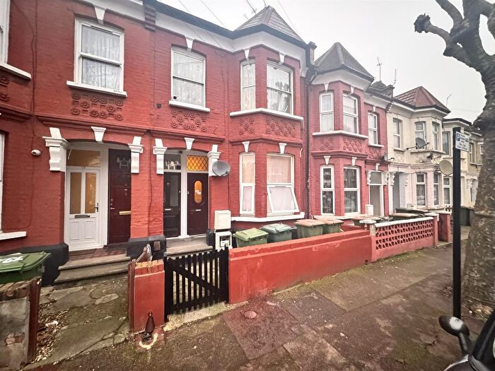 1 Bedroom Maisonette For Sale In Charlemont Road, London, E6