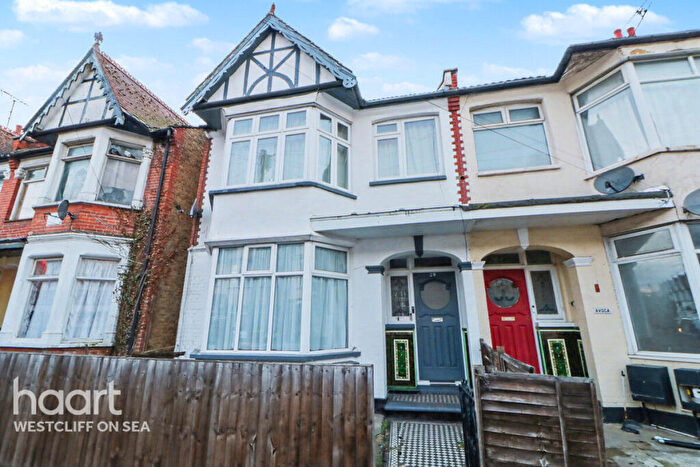 2 Bedroom Flat For Sale In Ramuz Drive, Westcliff-On-Sea, SS0