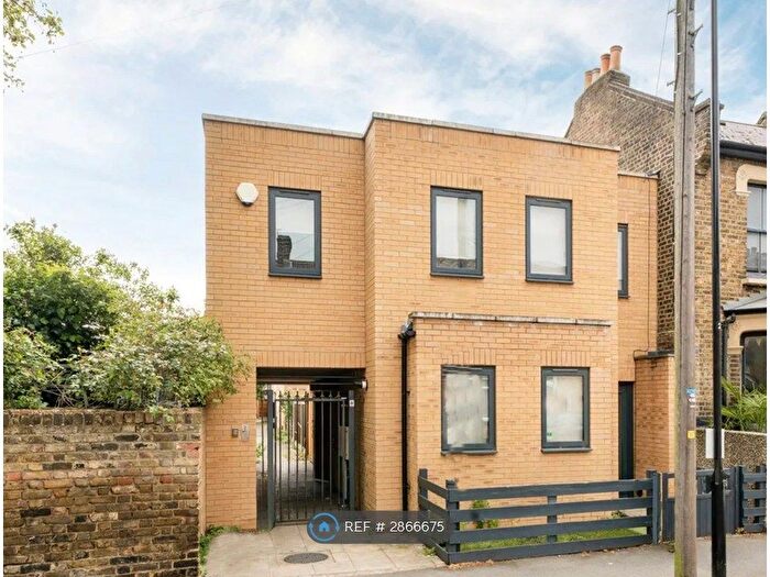 2 Bedroom Semi-Detached House To Rent In Manbey Mews, London, E15