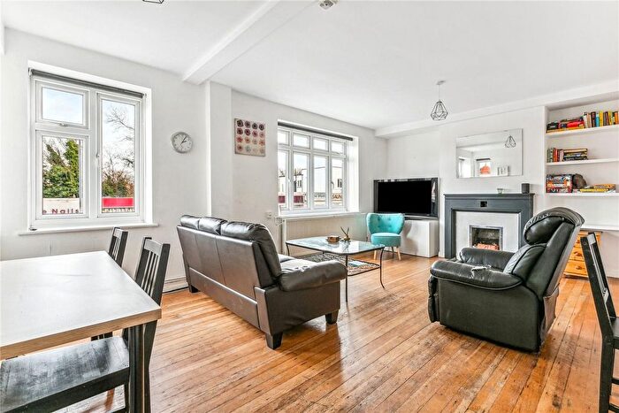 3 Bedroom Flat For Sale In Streatleigh Court, Streatham High Road, SW16