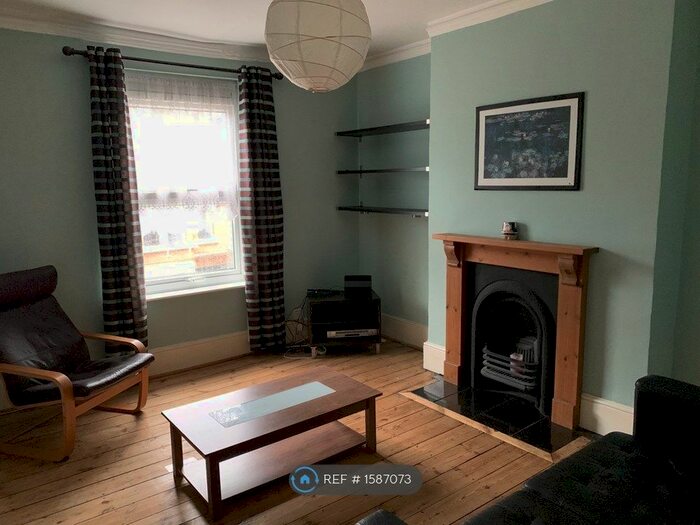 2 Bedroom Flat To Rent In Palace Gates Road, London, N22