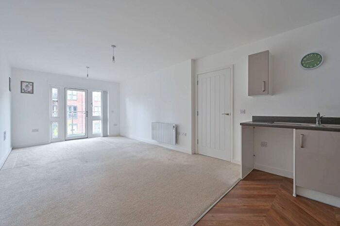 2 Bedroom Flat For Sale In Frogmore Road, Hemel Hempstead, HP3