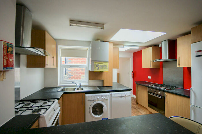 6 Bedroom Terraced House To Rent In Raddlebarn Road, Selly Oak - Student Property, B29