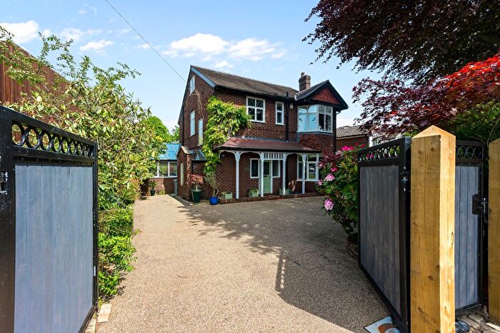4 Bedroom Detached House For Sale In Altrincham Road, Wilmslow, SK9