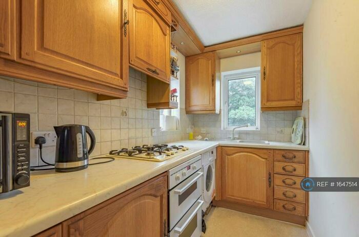 3 Bedroom Semi-Detached House To Rent In Gravel Hill, Chalfont St. Peter, Gerrards Cross, SL9