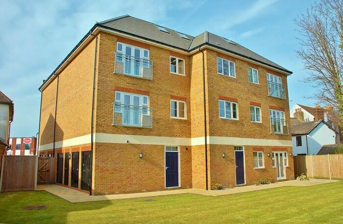 2 Bedroom Flat To Rent In Horley, Surrey, RH6