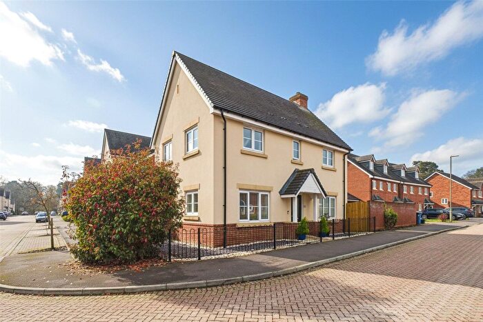 3 Bedroom Detached House For Sale In Thompson Way, Farnborough, Hampshire, GU14