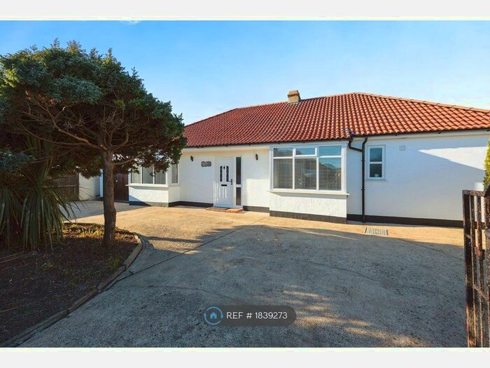 3 Bedroom Bungalow To Rent In Dunstall Gardens, Kent, TN29