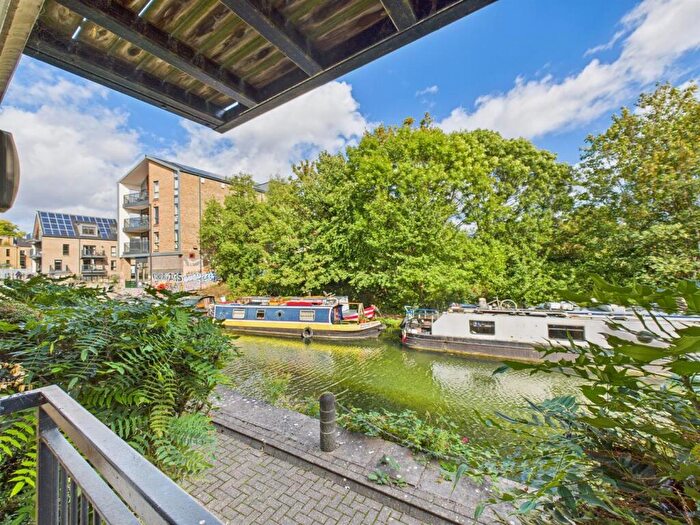 2 Bedroom Apartment To Rent In Twig Folly Close, Bethnal Green, E2