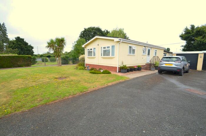 2 Bedroom Mobile/park Home For Sale In Glen Close, Clyst St Mary, Exeter, EX5