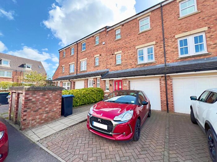 4 Bedroom Town House To Rent In Herons Court, Gilesgate, Durham, DH1