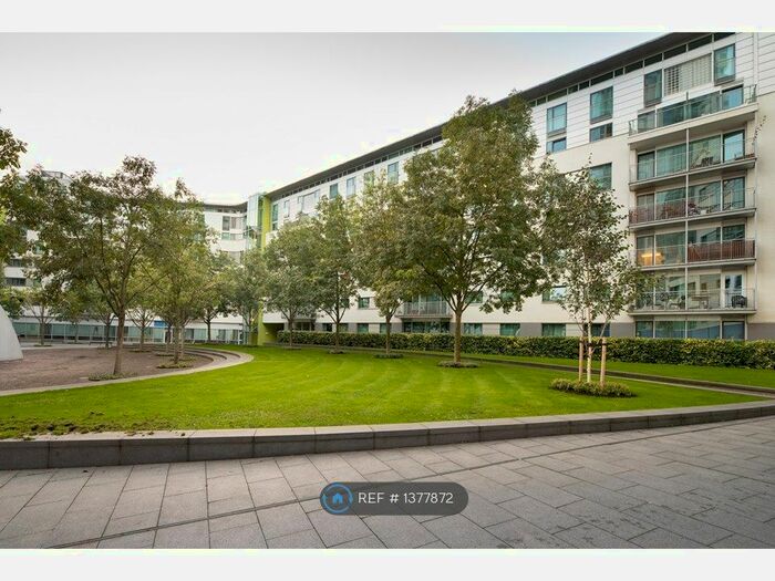 3 Bedroom Flat To Rent In Empire Square, London, SE1