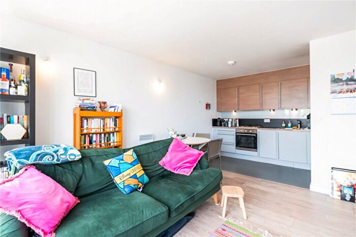 2 Bedroom Apartment To Rent In Borland Road, Nunhead, London, SE15
