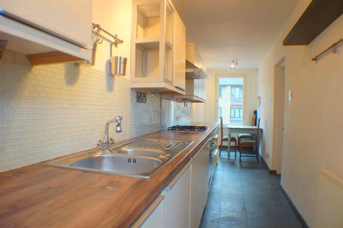 2 Bedroom Flat To Rent In Chase Side, Enfield EN2