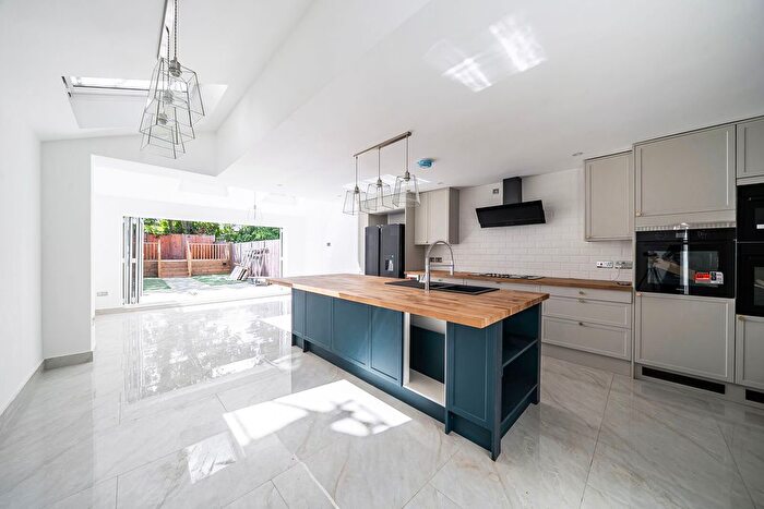 6 Bedroom Property To Rent In Wightman Road, Harringay, London, N4