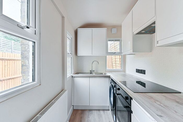 2 Bedroom Property To Rent In Derinton Road, Tooting Bec, London, SW17