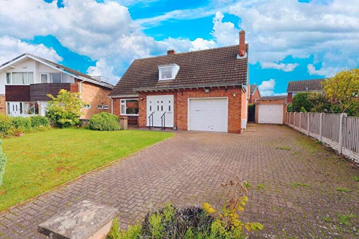 3 Bedroom Detached House For Sale In Oaklands Avenue, Wrexham, LL13