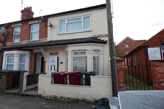 3 Bedroom Terraced House To Rent In Bedroom End Of Terrace House In Reading, RG30