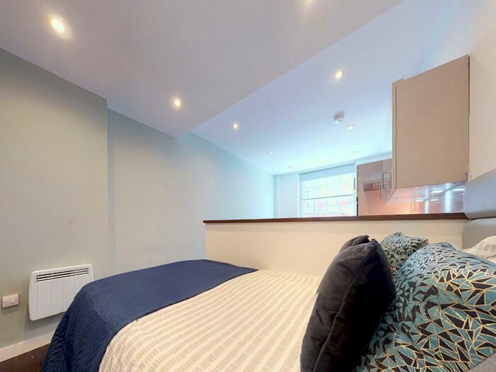 Studio To Rent In Park Square South, Leeds, West Yorkshire, LS1