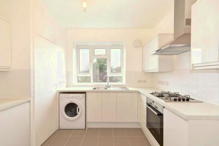 3 Bedroom Flat To Rent In Elderfield Road, Clapton, E5