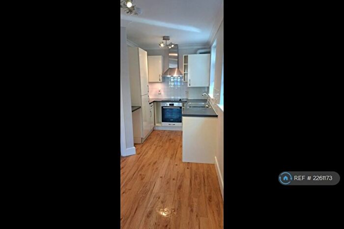 2 Bedroom Flat To Rent In Albemarle Road, Beckenham, BR3
