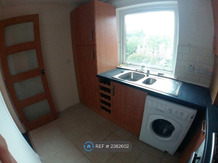 2 Bedroom Flat To Rent In Helenvale Street, Glasgow, G31