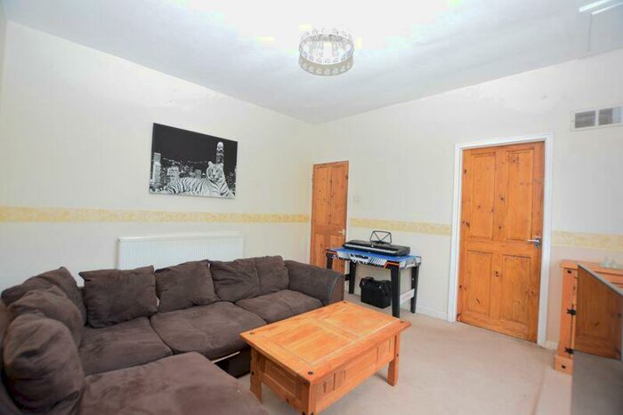 1 Bedroom Flat For Sale In Brooklands Avenue, Atherton, M46