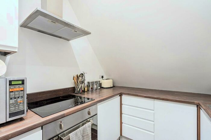 1 Bedroom Apartment To Rent In Riverside Road, St. Albans, AL1