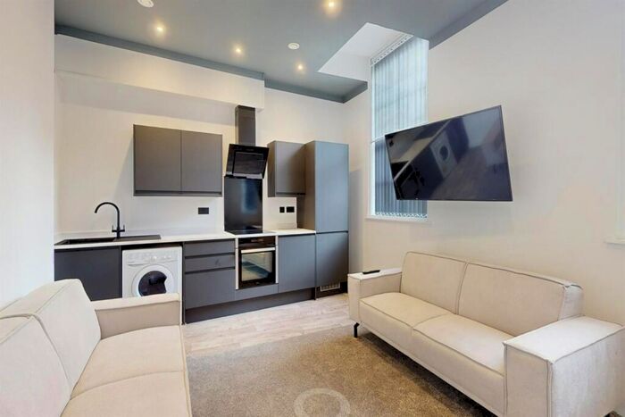 4 Bedroom Apartment To Rent In - Low Pavement, Nottingham, NG1