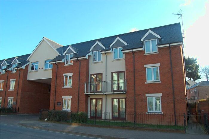 2 Bedroom Flat To Rent In Sanders Place, Walsworth Road, Hitchin, SG4