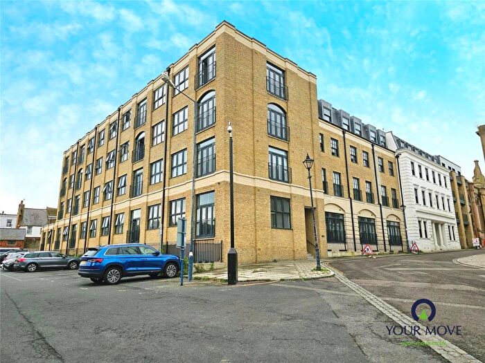 2 Bedroom Flat To Rent In Queensbridge Drive, Ramsgate, Kent, CT11