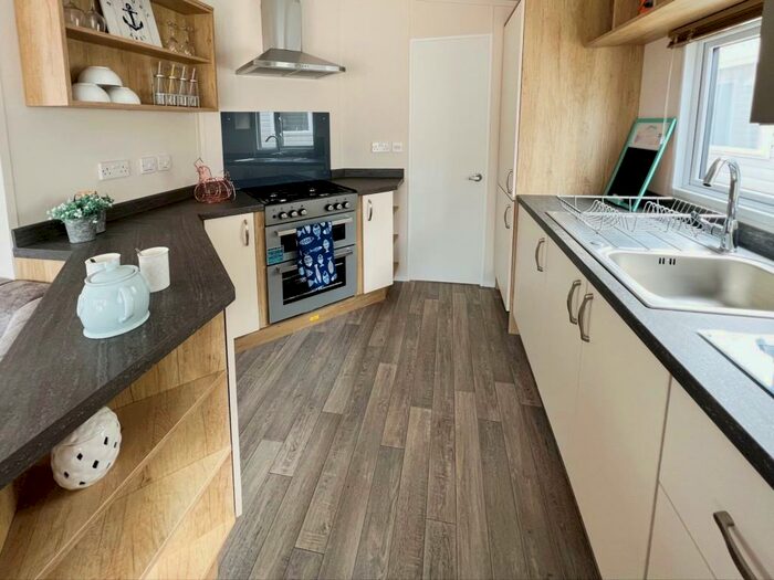2 Bedroom Lodge For Sale In Cranborne Road, Furzehill, Wimborne, BH21
