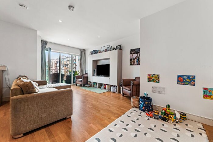 2 Bedroom Flat To Rent In Spinnaker House, Juniper Drive, SW18