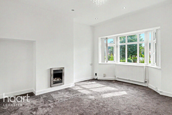 3 Bedroom Semi-Detached House For Sale In Astill Drive, Leicester, LE4